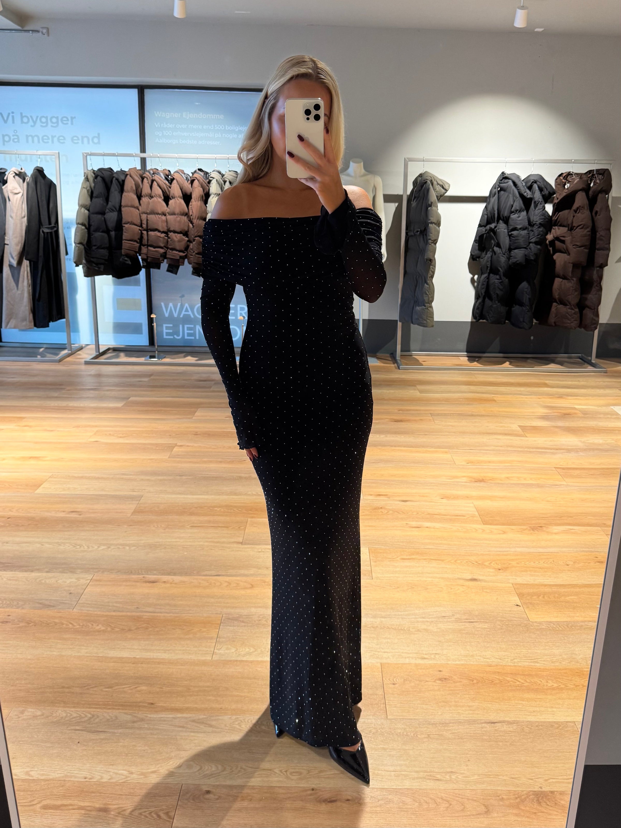 Sort chantella kjole