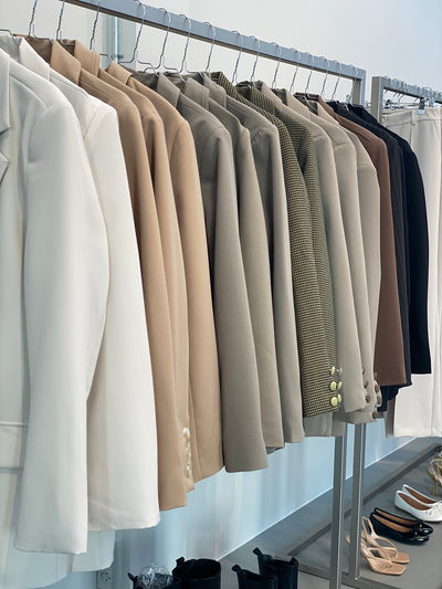 Forårsrengøring af garderoben: Organiser dit tøj og opdater din stil