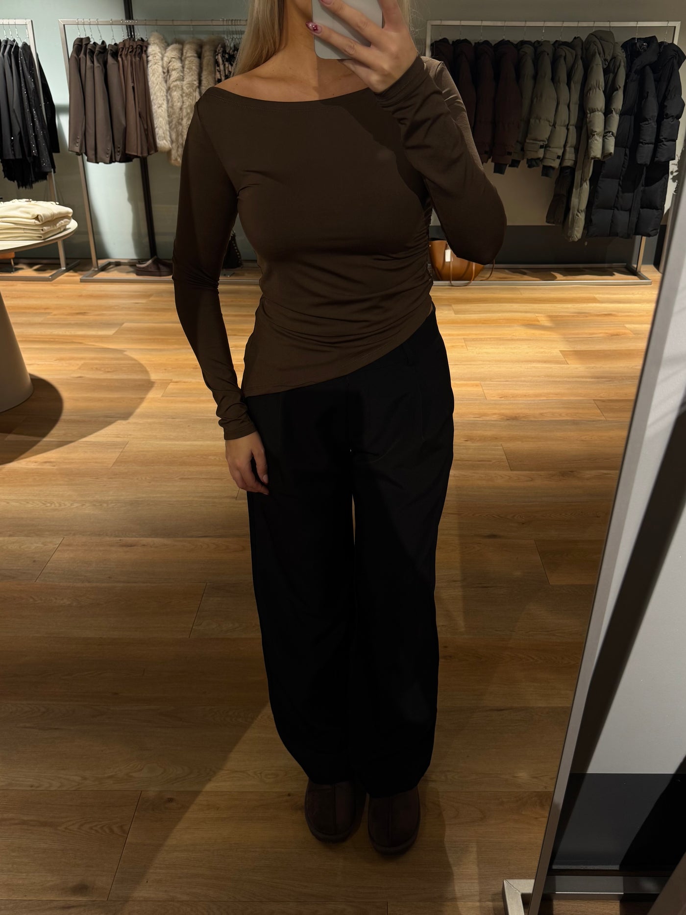 Malou bluse asymmetrisk mørkebrun