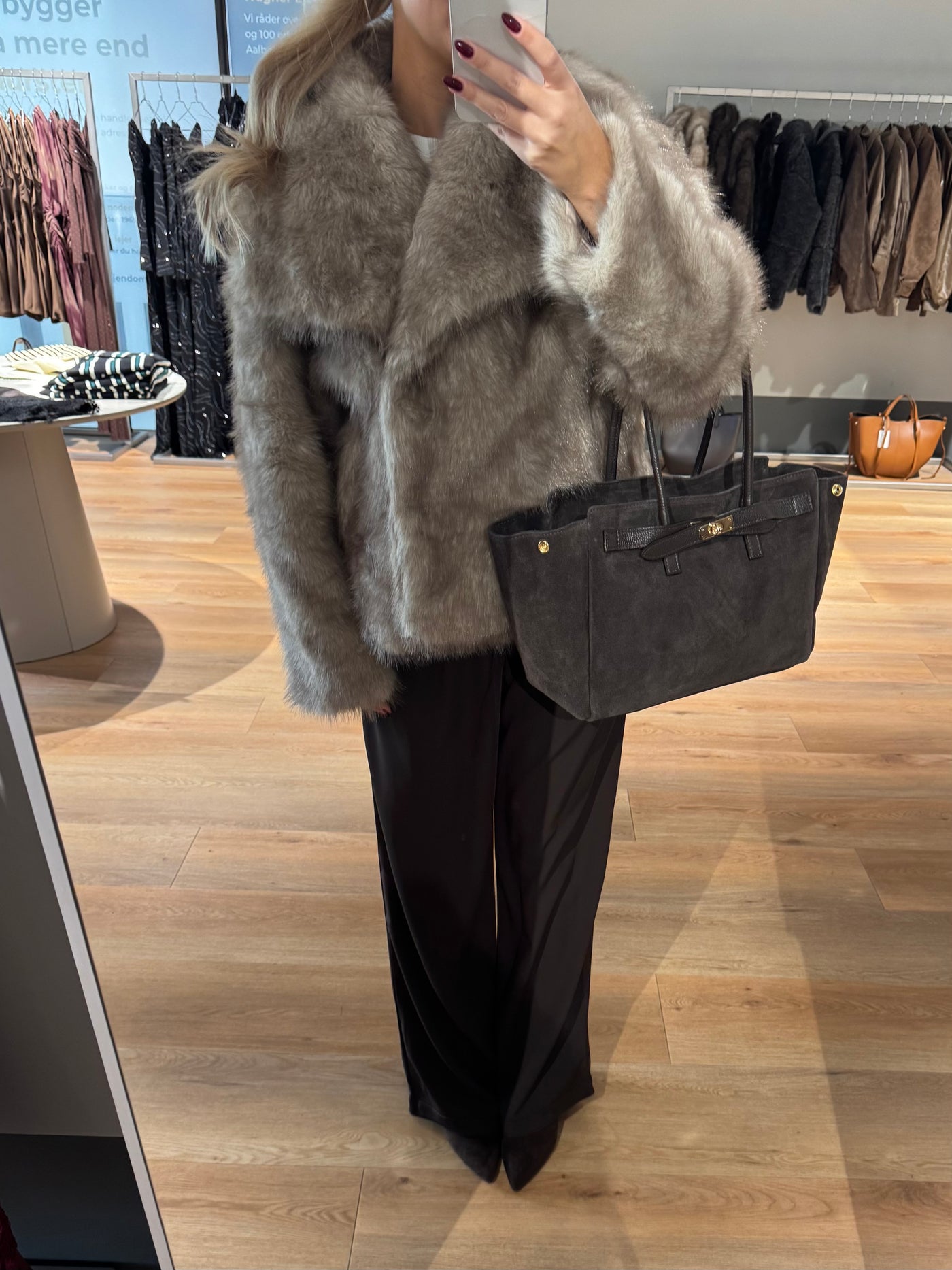 Thea faux fur jakke lysebrun