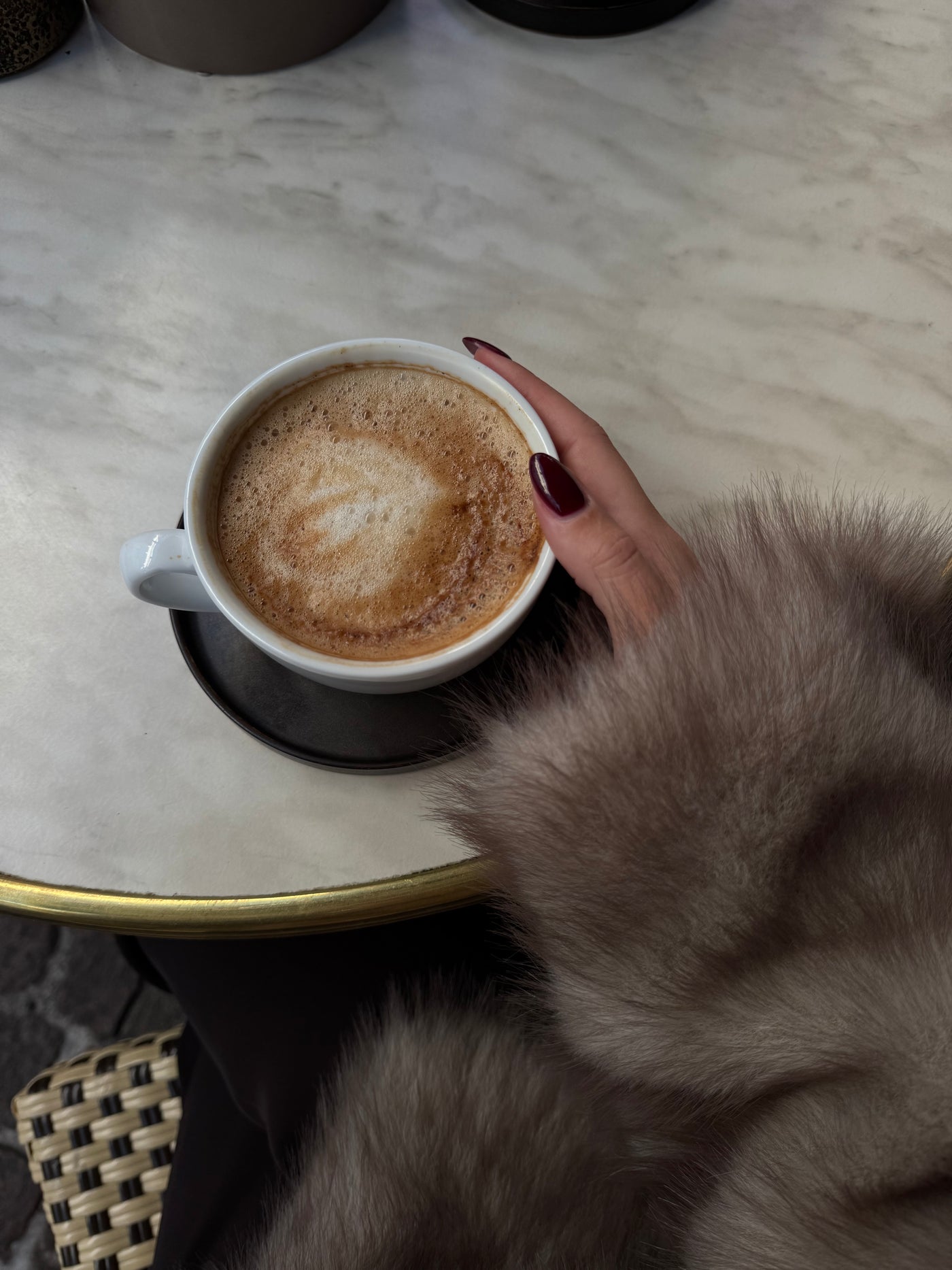 Thea faux fur jakke lysebrun