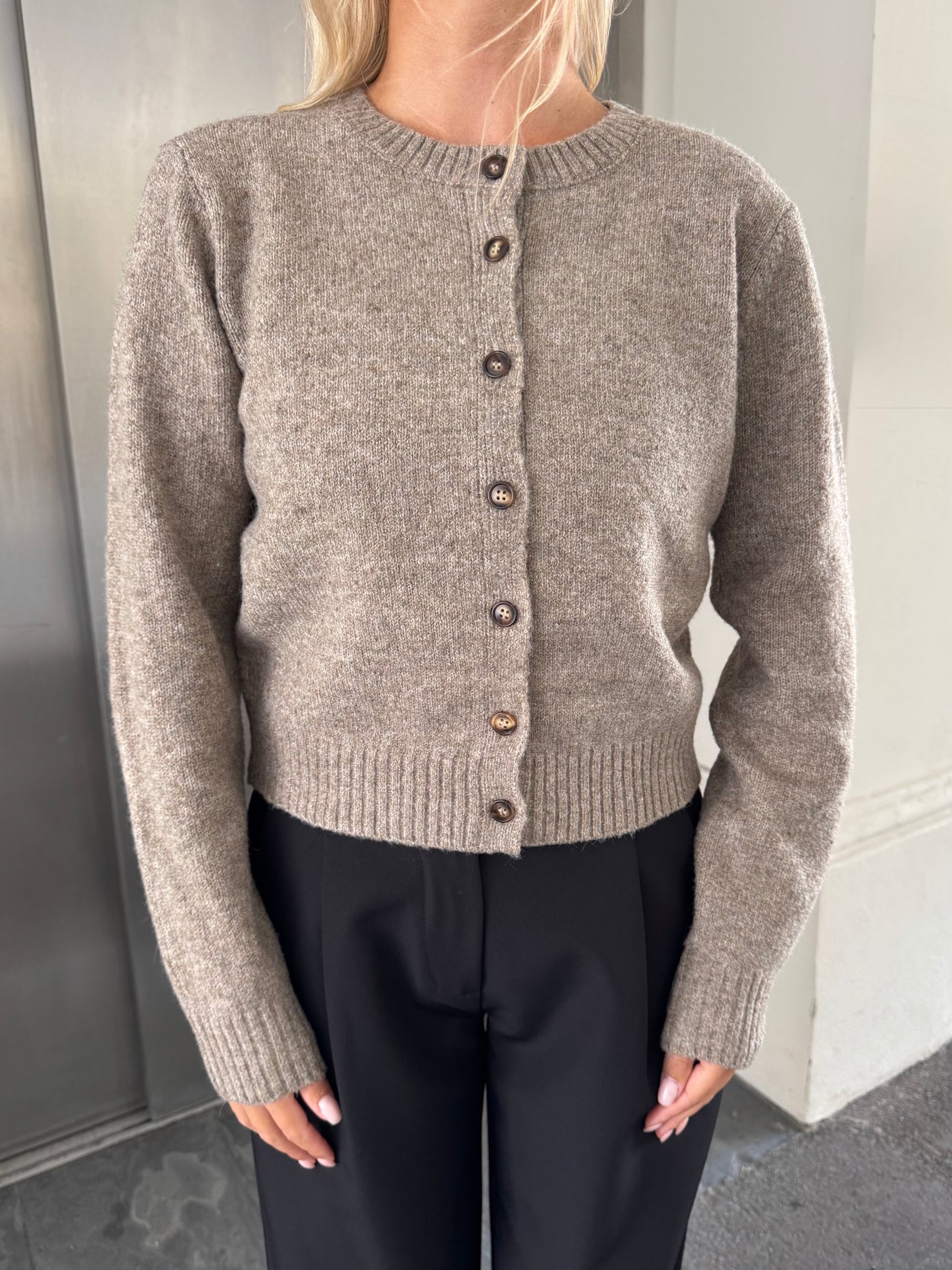 Sage cardigan brun