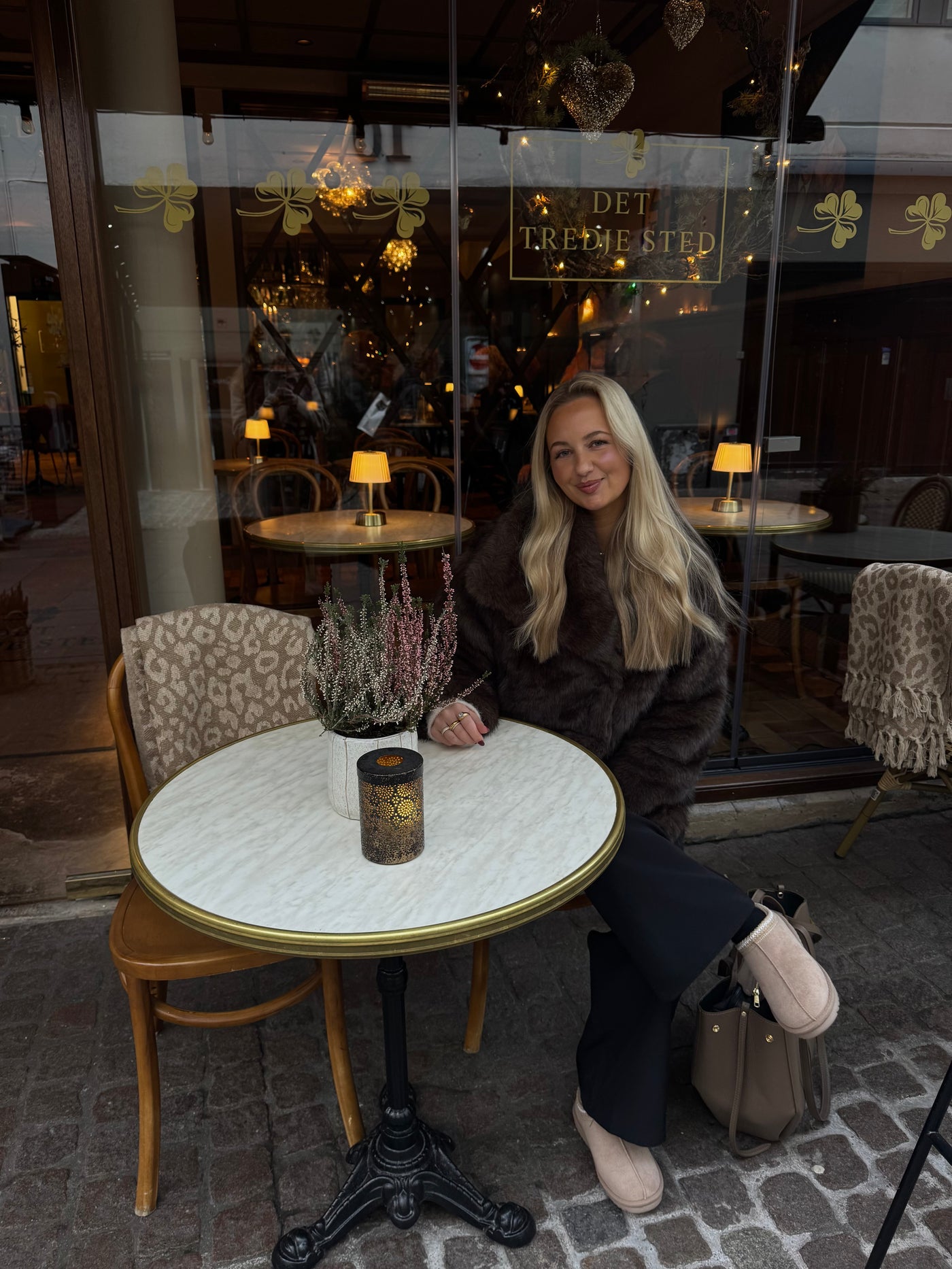 Thea faux fur jakke mørkebrun