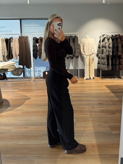 Alexandra off-shoulder bluse mørkebrun