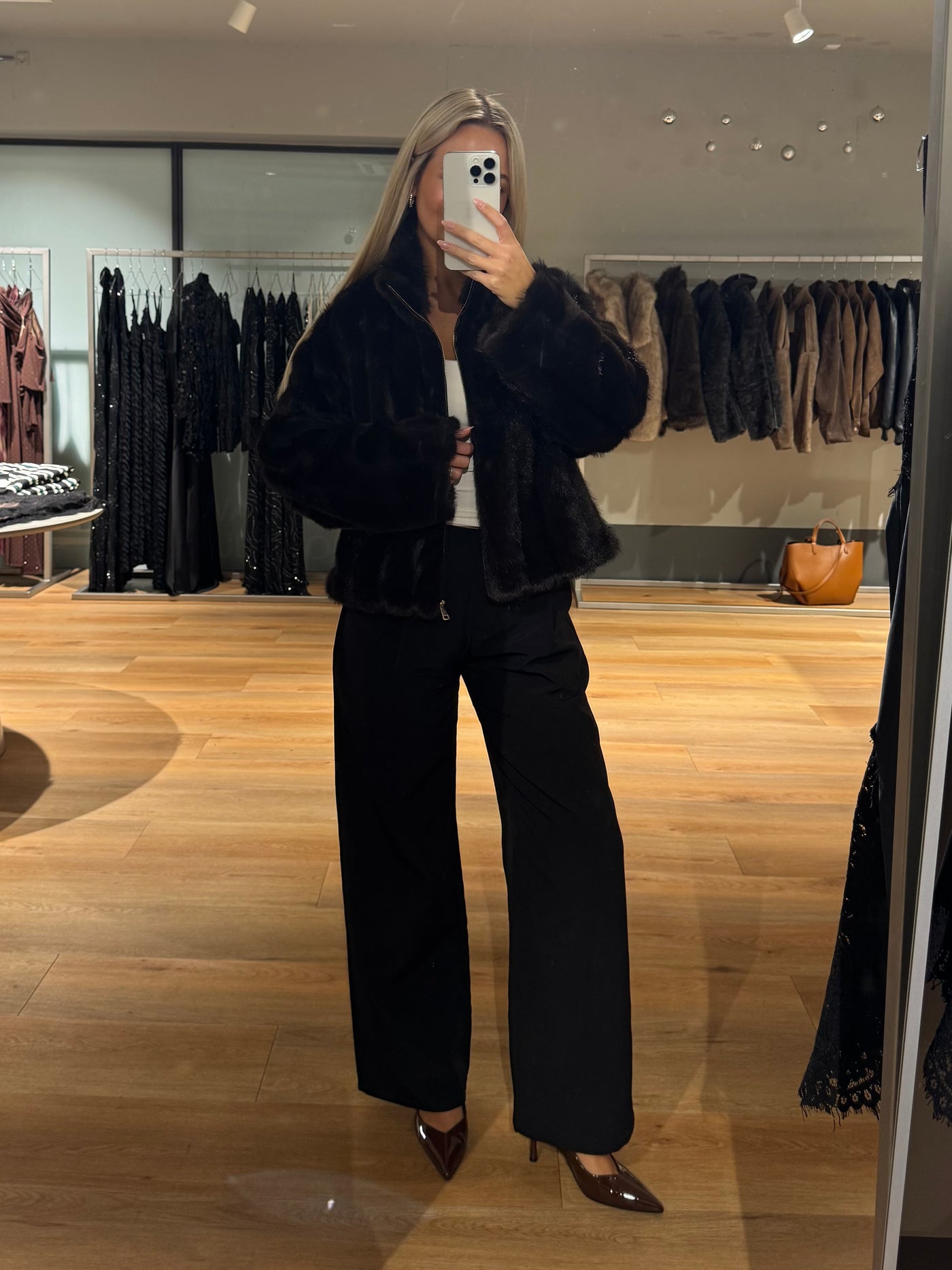 Vilma faux fur jakke mørkebrun