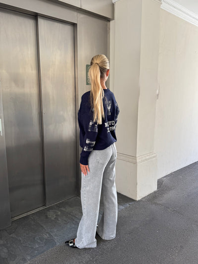 Victoria strik navy