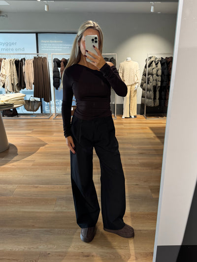 Alexandra off-shoulder bluse mørkebrun