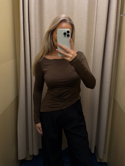 Malou bluse asymmetrisk mørkebrun