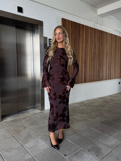 Bella kjole mørkebrun FORUDBESTILLING