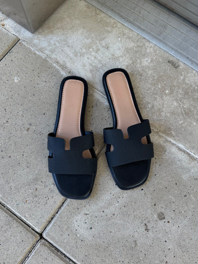 Amber sandaler sort