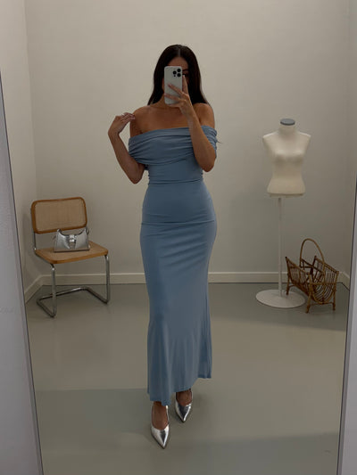 Aria off-shoulder kjole pastelblå