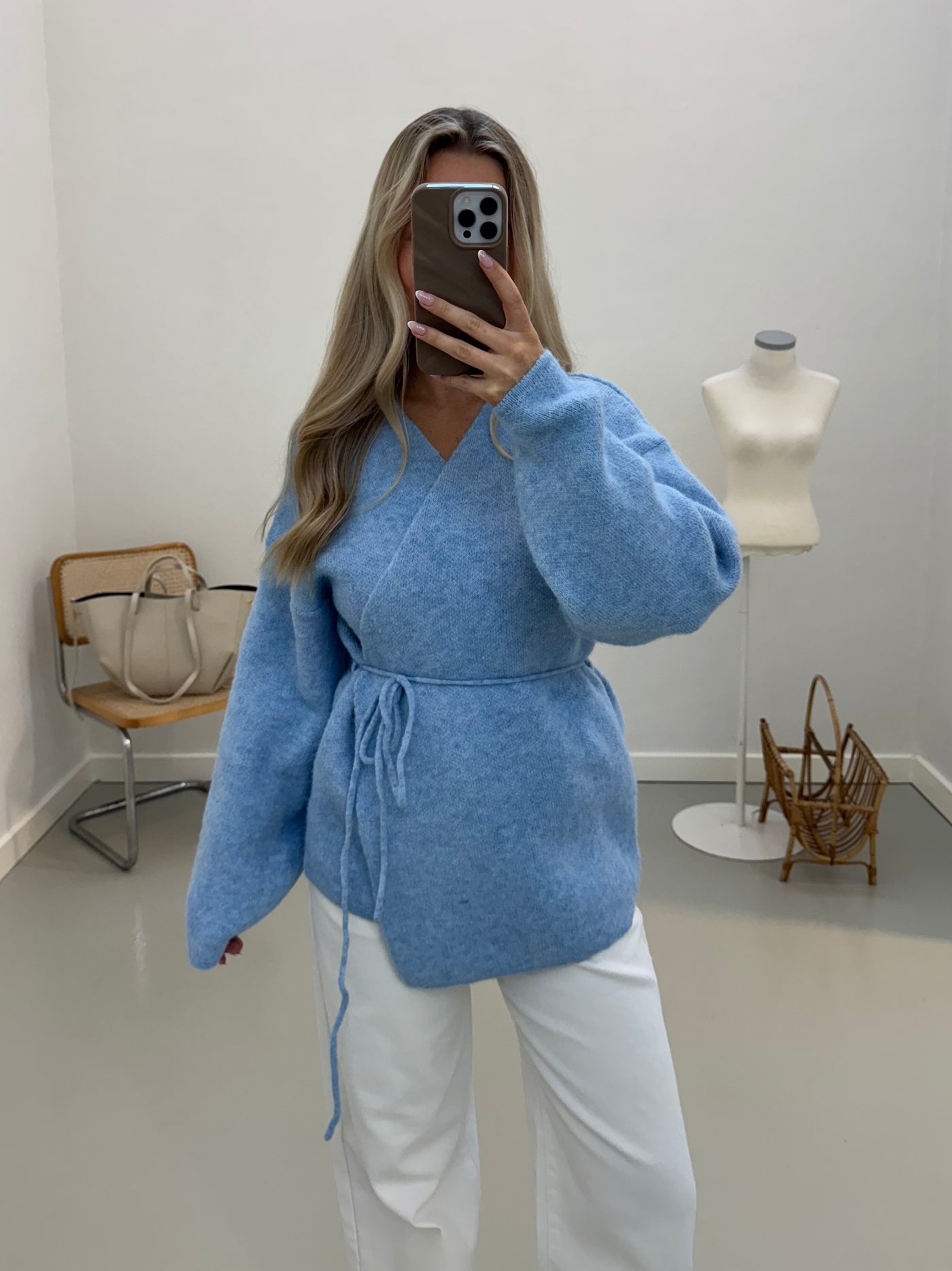 Clara strikbluse pastelblå