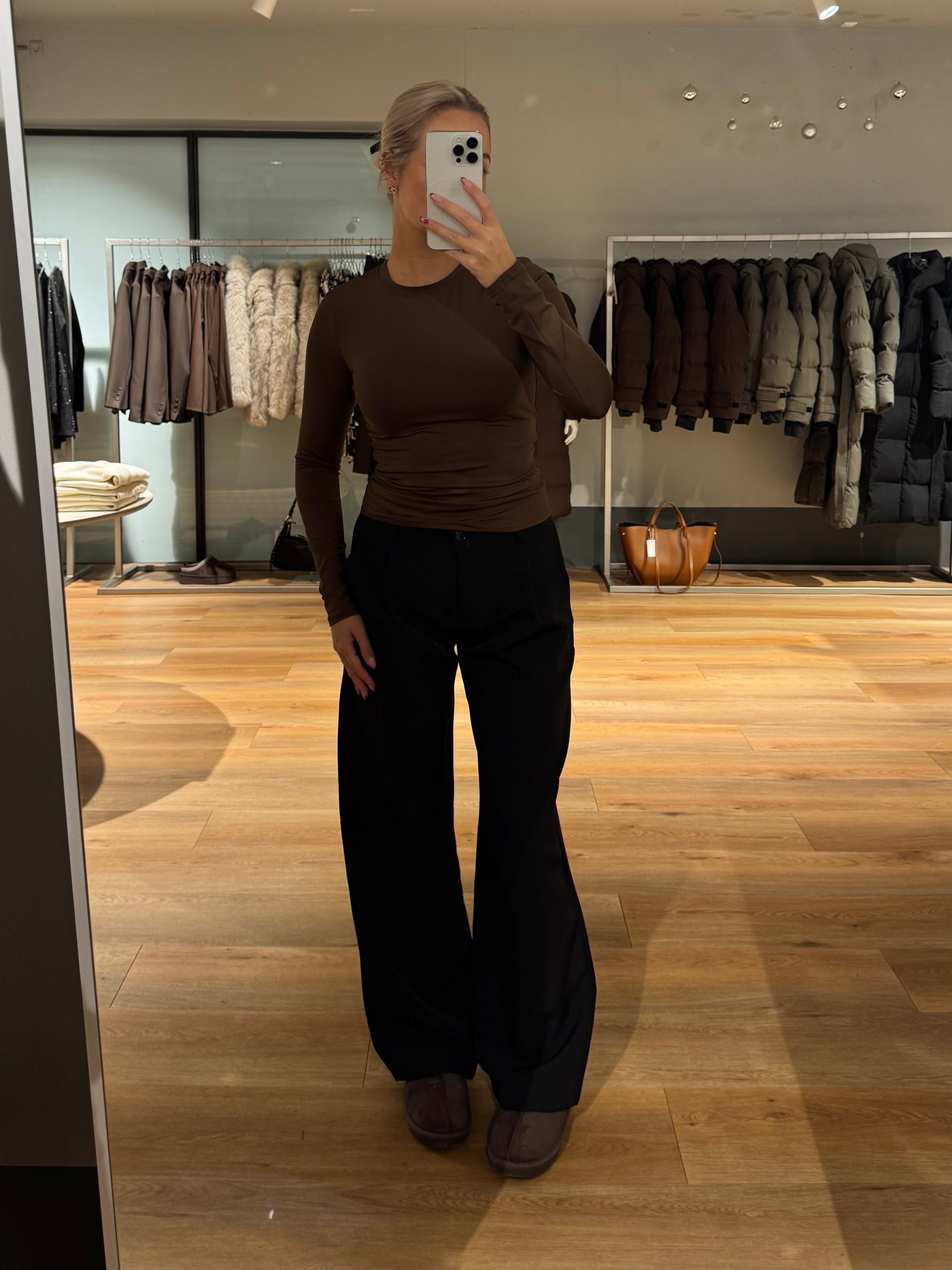 Malou bluse crew neck mørkebrun