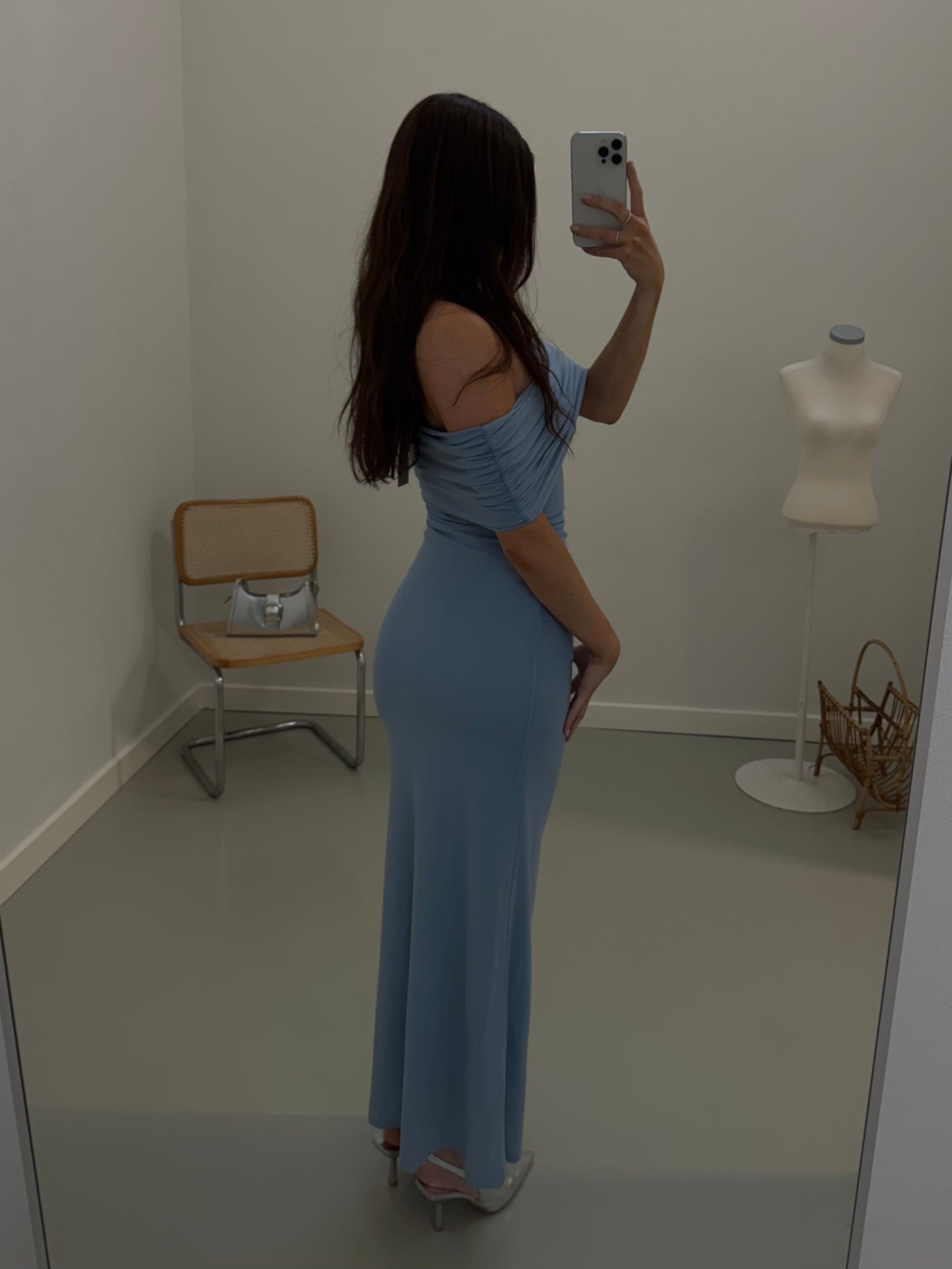 Aria off-shoulder kjole pastelblå