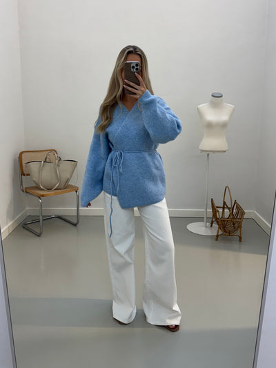 Clara strikbluse pastelblå