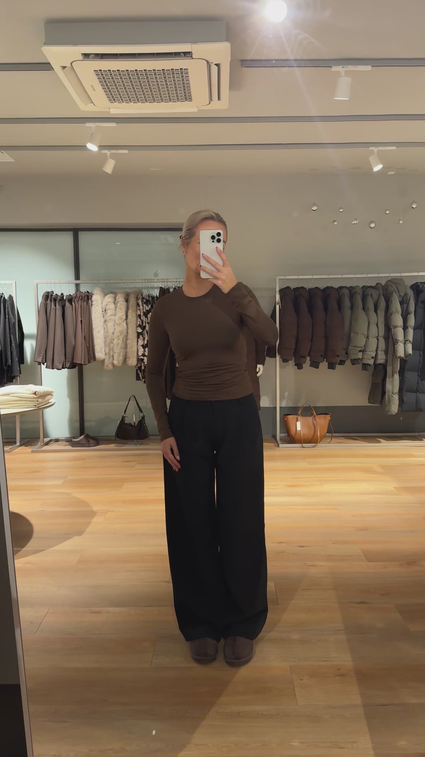 Malou bluse crew neck mørkebrun