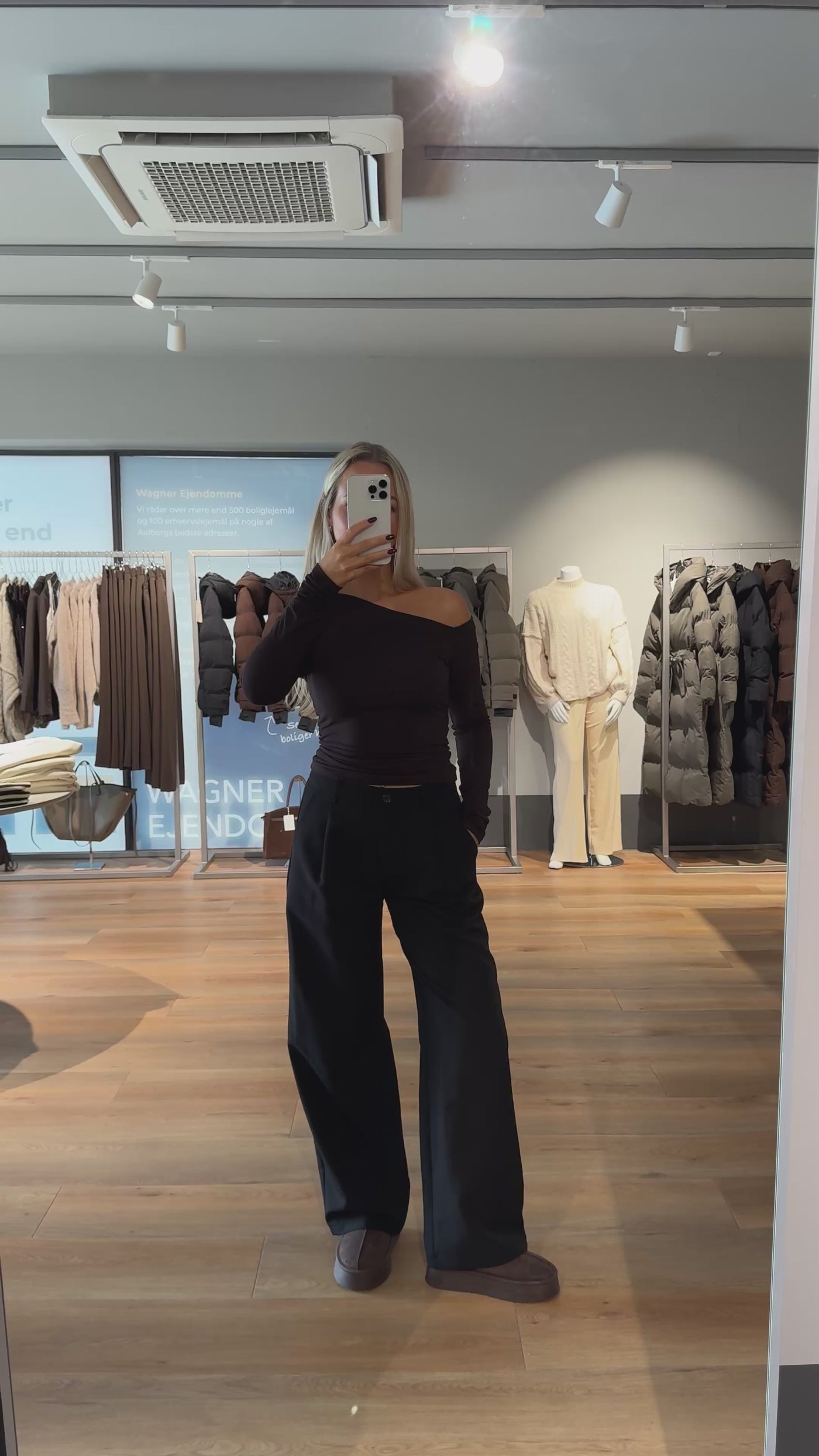 Alexandra off-shoulder bluse mørkebrun