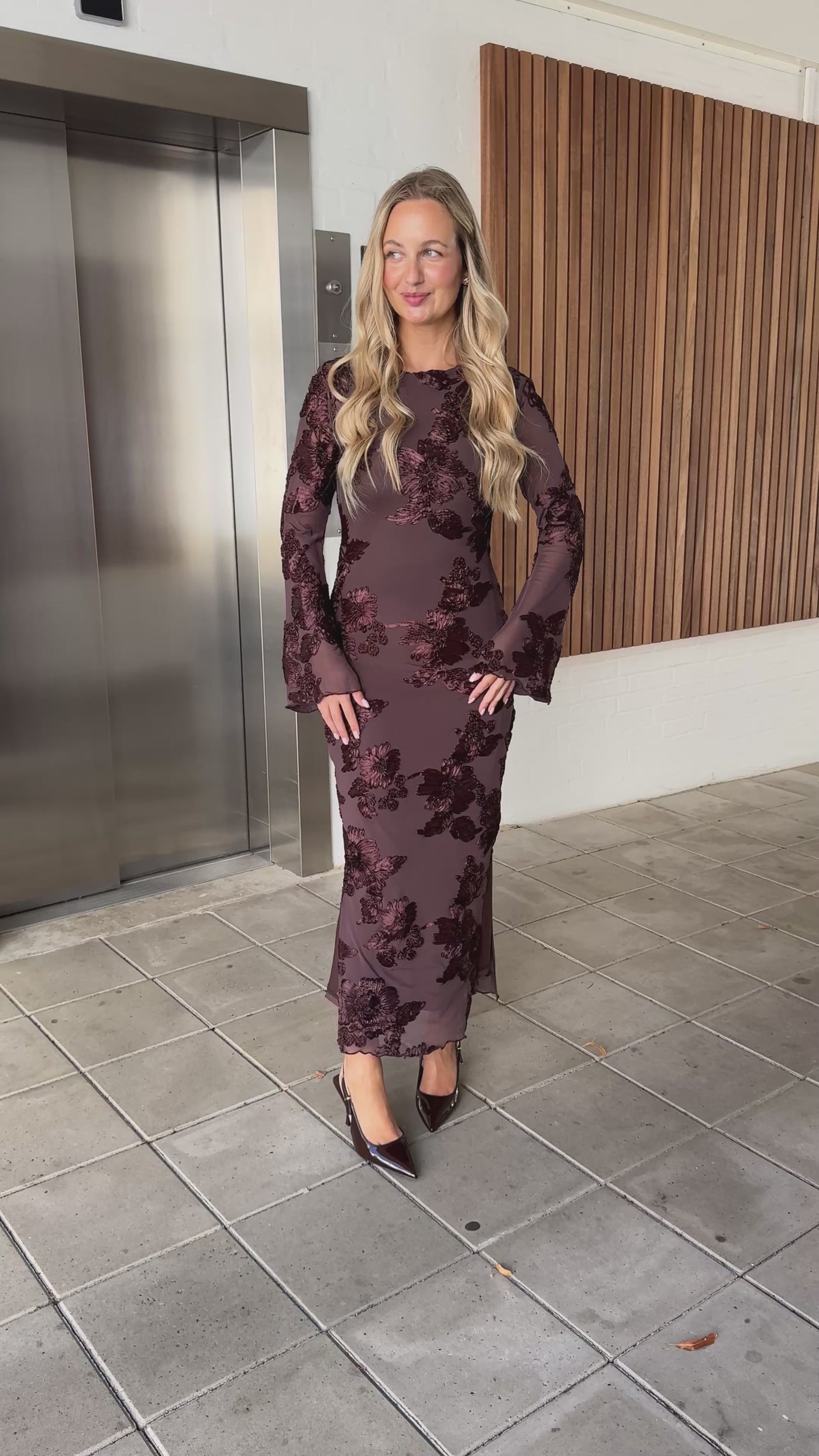Bella kjole mørkebrun FORUDBESTILLING