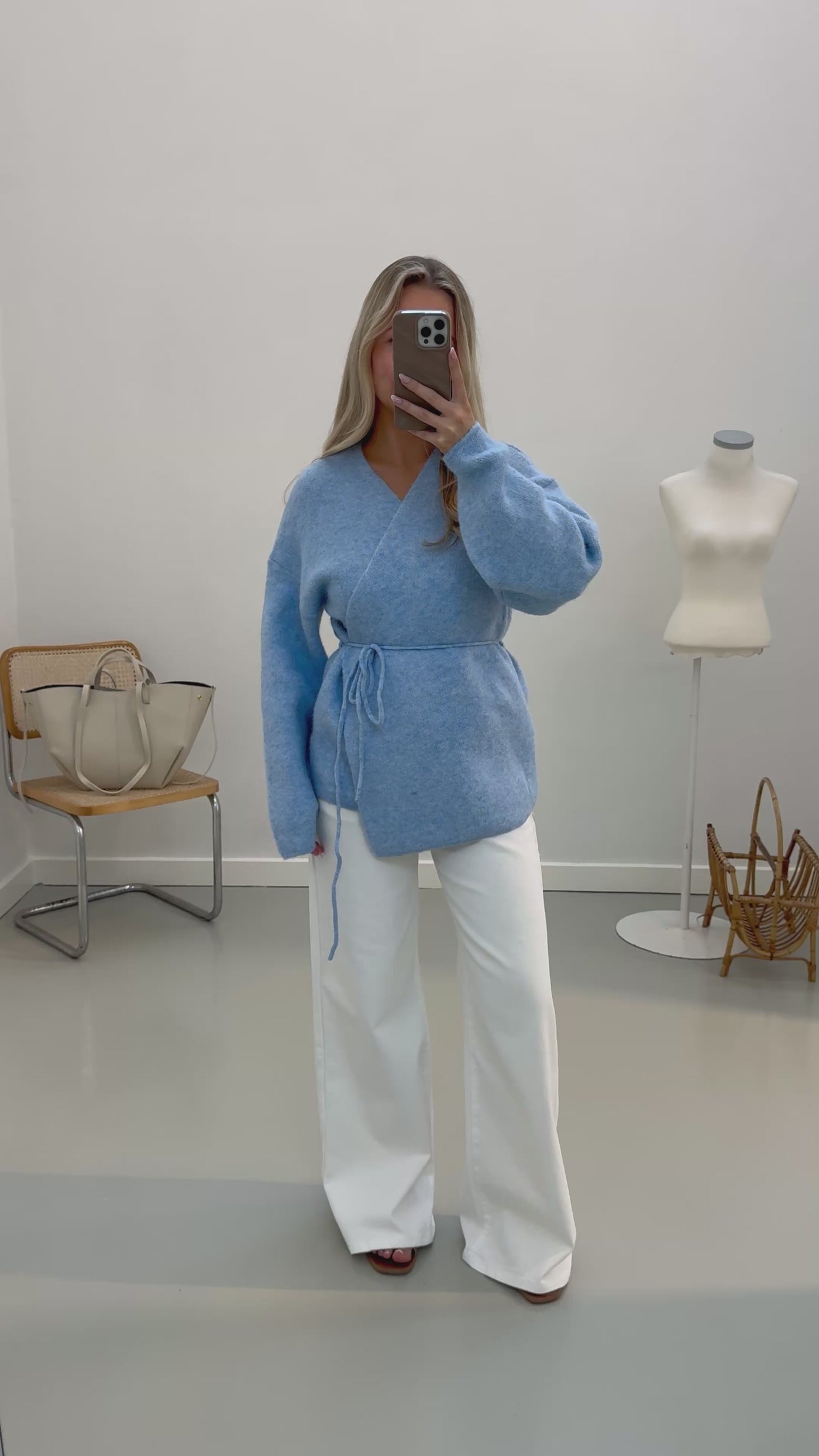 Clara strikbluse pastelblå