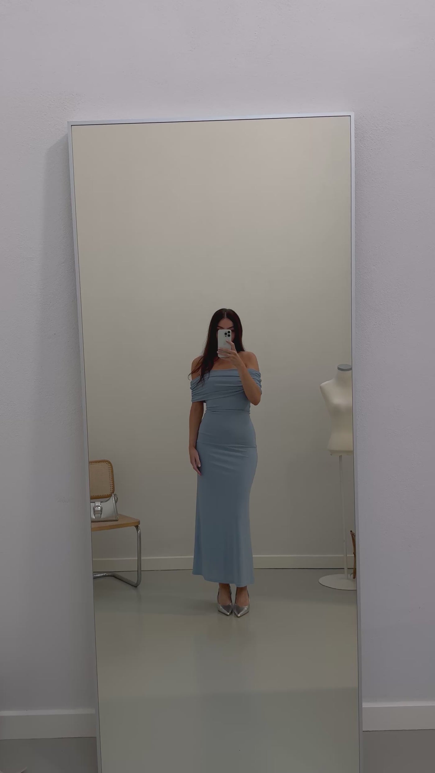 Aria off-shoulder kjole pastelblå