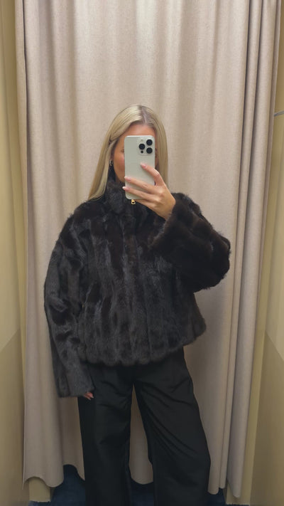 Vilma faux fur jakke mørkebrun