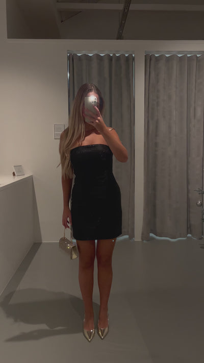 Sarah kjole sort